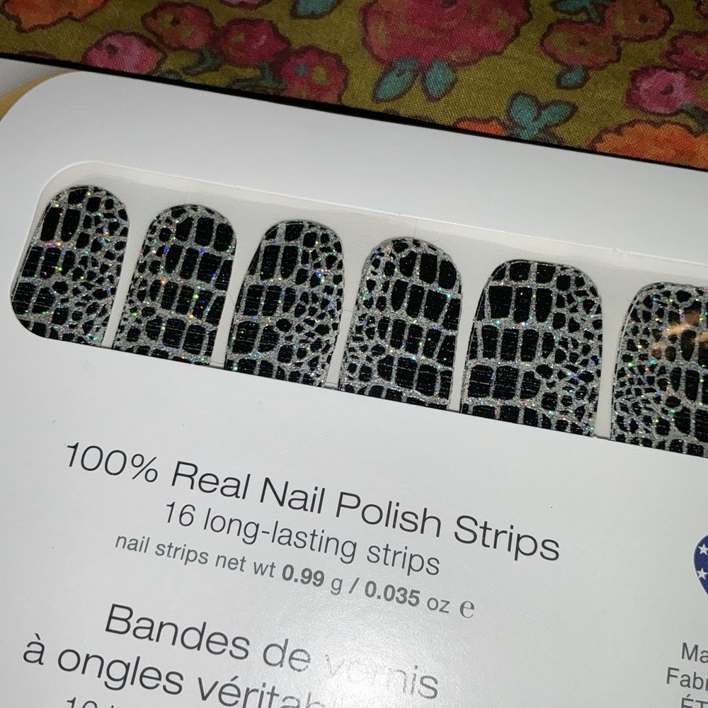Color Street Retired Hiss and Make Up Black Silver Snakeskin Nail Strips Glitter